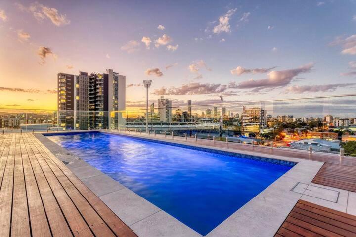 Inner City 1 Bedroom Apartment With Rooftop Pool And Parking - Serain Residences Brisbane Eksteriør bilde